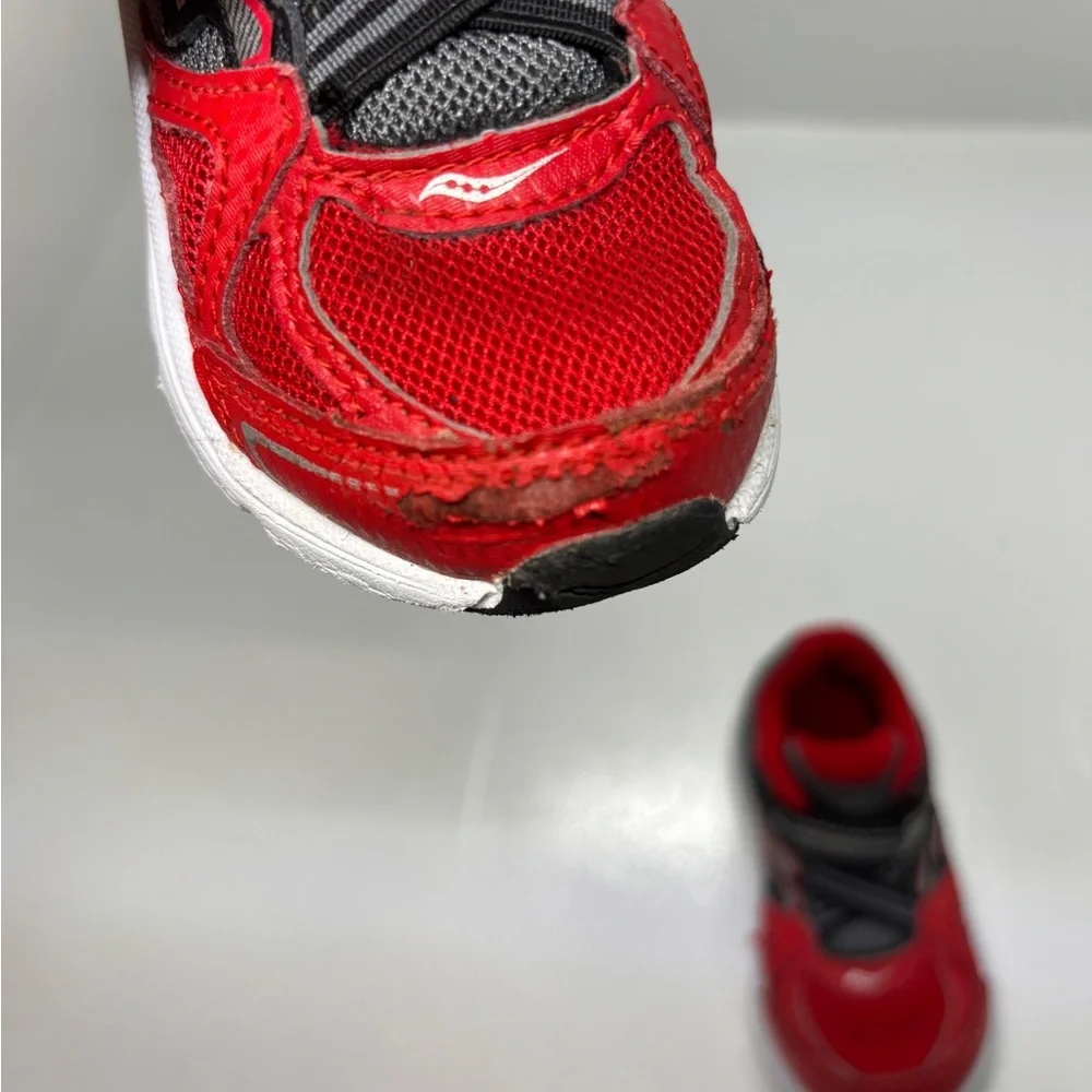 Saucony Kids Red Black Running Sneakers Size 6M Hook & Loop Shoes